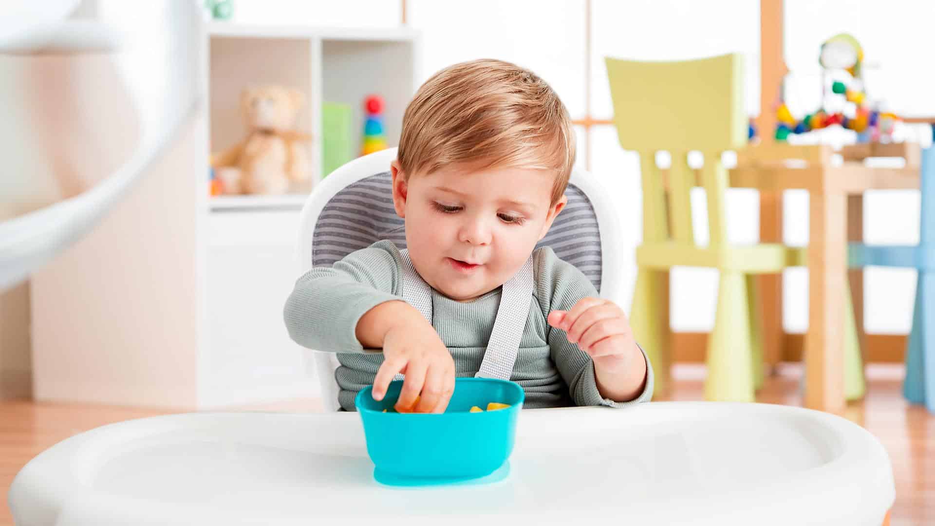 Com quantos meses o bebê pode comer?