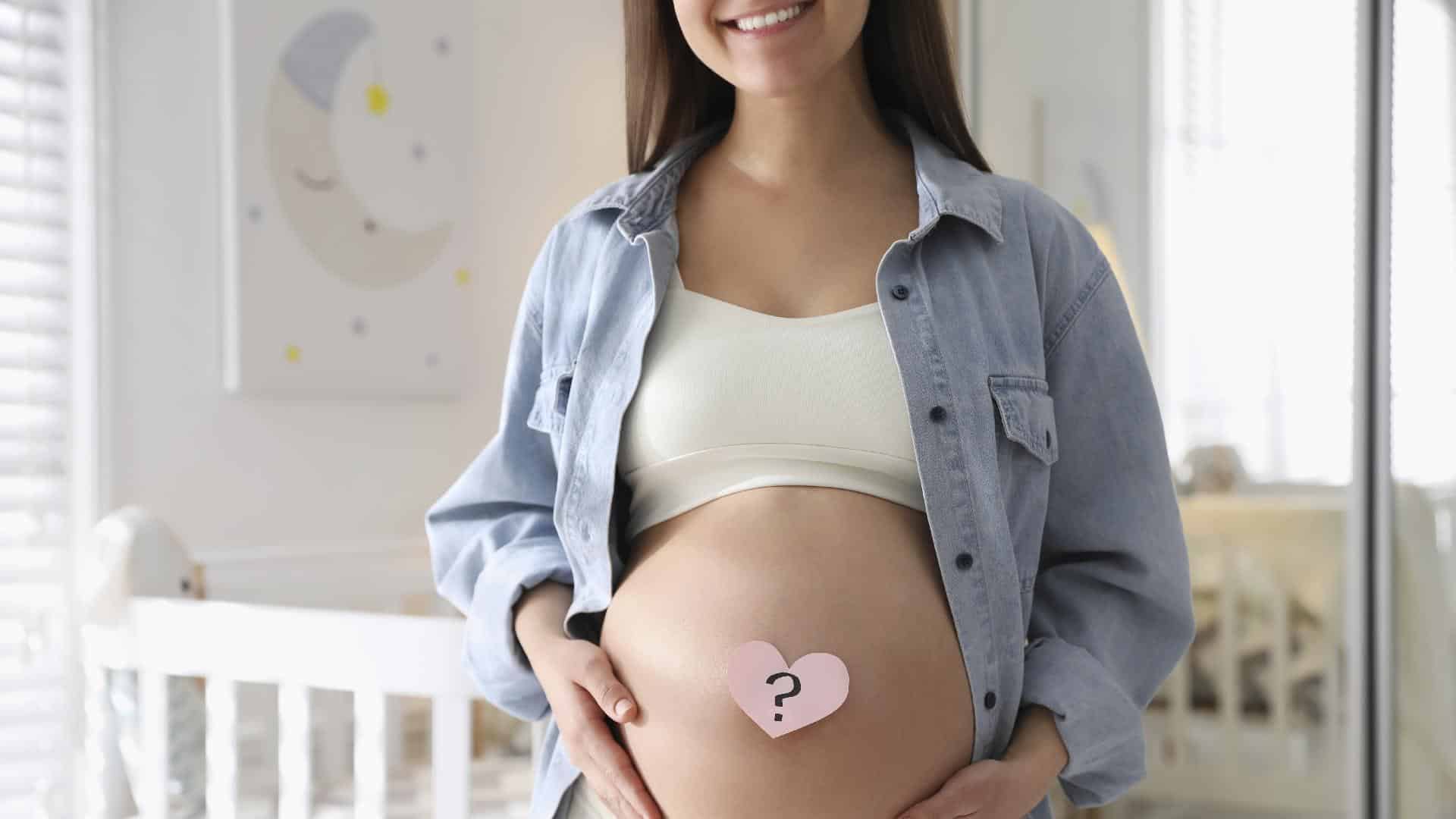 Gestante esperando o nascimento de sua filha